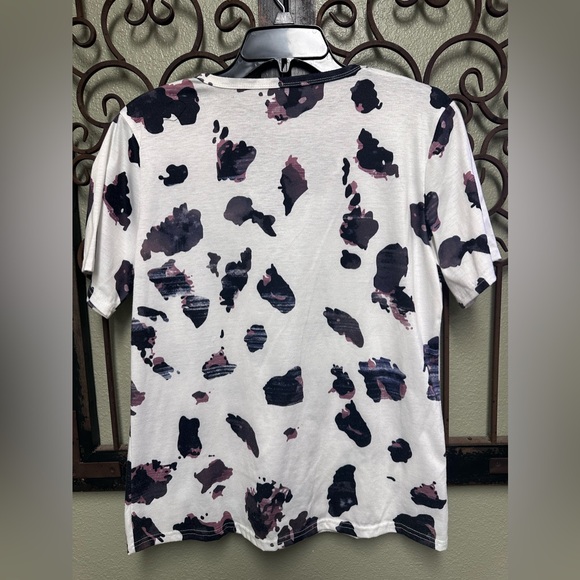 Boutique short sleeve leopard print keyhole neck top - Picture 3 of 4